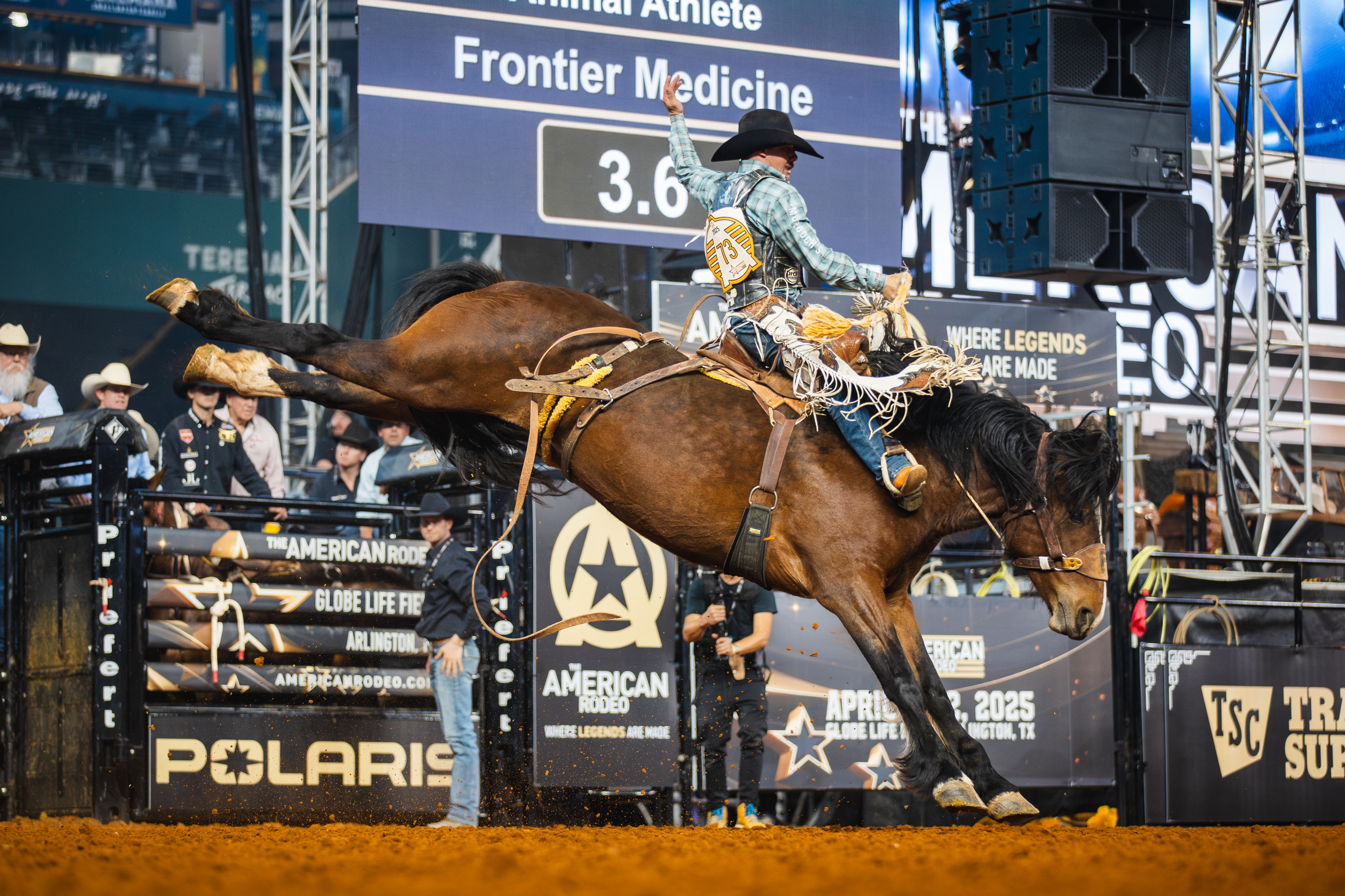 Bucking Chute 2025 Championship Round SB Sage Newman Frontier Rodeo 803 Frontier Medicine Clay Guardipee 9.jpg